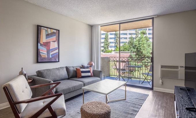 Westwood Apartment | Ideal Westwood 1BR w/Gym, nr. UCLA/Medical Center by Blueground