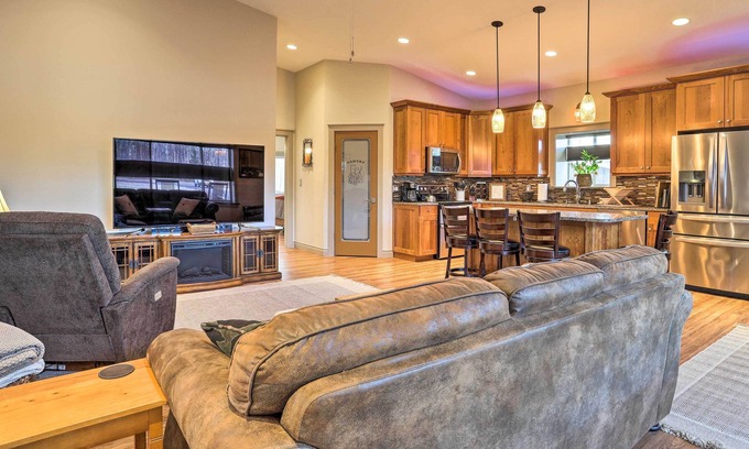 Big Lake House | Ideally Located Alaskan Getaway w/ Patio & Hot Tub