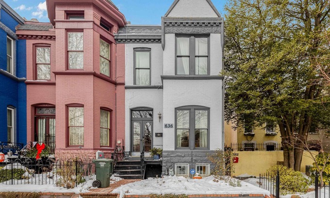 H Street Corridor Apartment | Ideally Located Urban Oasis Free Parking