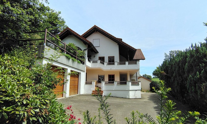 Bodnegg Apartment | Idyll near Allgäu and Lake Constance