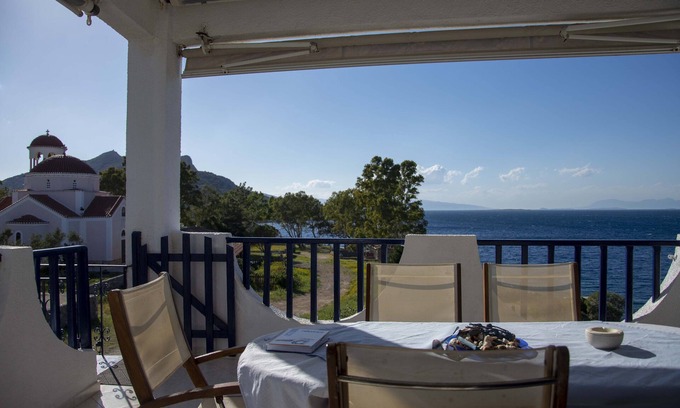 Perdhika Apartment | Idyllic 2 bedroom apartment on the water's edge