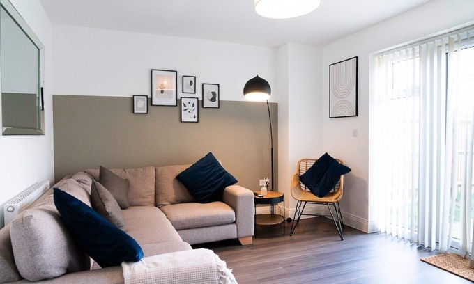 Peterborough House | Idyllic 3-bed home with Parking