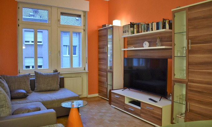 Weststadt Apartment | Idyllic, central, quiet, high-quality apartment in an old building with excellent transport connections