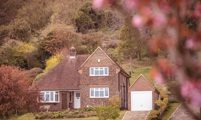 East Dean and Friston House | Idyllic Country Cottage Green Pastures