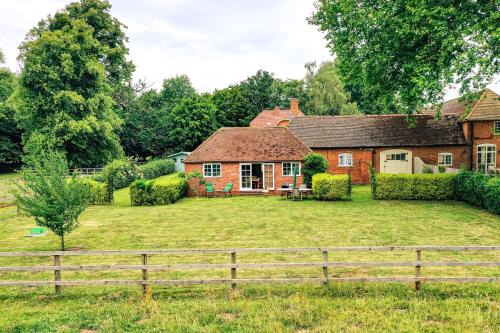 Birlingham Apartment | Idyllic Countryside Cottage in Worcestershire