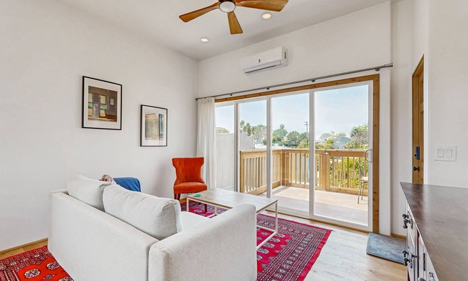 Del Mar Heights House | Idyllic Dog Friendly, Del Mar Coastal Retreat - Walk to Beach & Lagoon