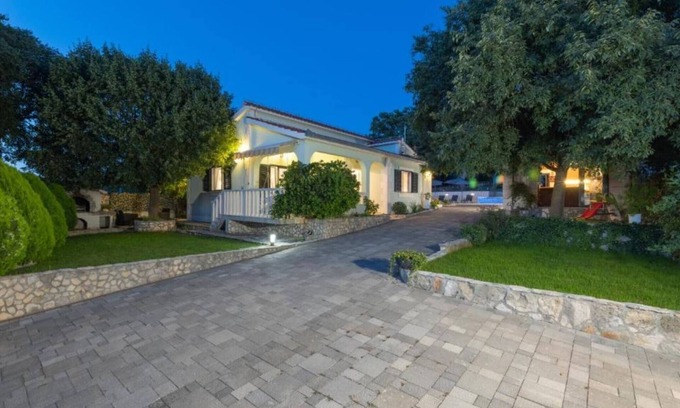 Podumci Villa | Idyllic Escape Villa Maretici with Pool and Private Garden - Three Bedroom Villa with Pool and Garden