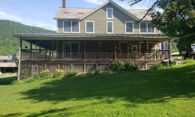 Town of White Creek House | Idyllic Farm Cottage