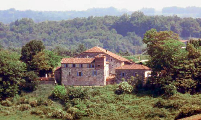 Castelsagrat House | Idyllic farmhouses on a 1.5ha estate with amazing valley views and private pool