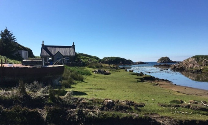 Uisken Cottage | Idyllic Hebridean Island Retreat