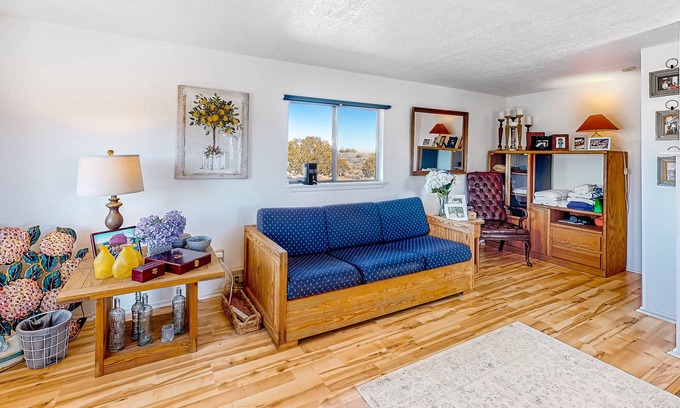 Marvel House | Idyllic house and barn on acres of property with mountain view & private pool