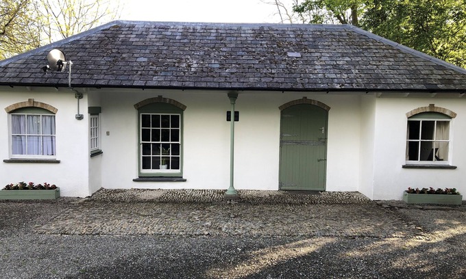 Llandysul Apartment | Idyllic Location, Stunning Views, Relax & Refresh in Peace & Comfort