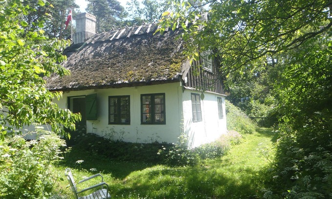 Tisvildeleje Cottage | Idyllic old farmhouse in a protected scenic area near the forest and beach.