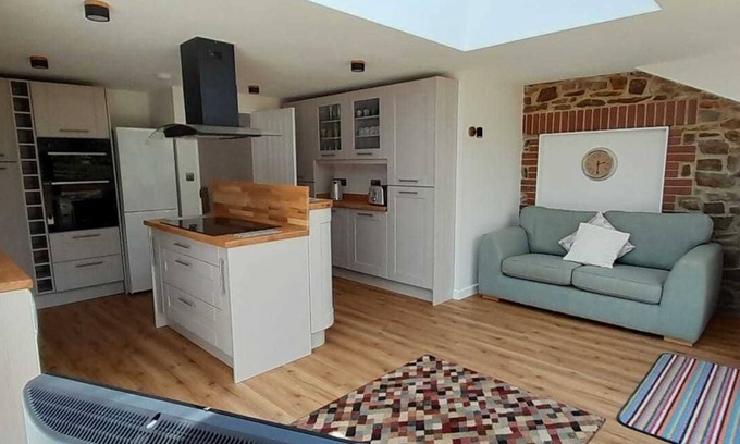 Holsworthy House | Idyllic, Relaxing Barn Conversion. Dog Friendly.