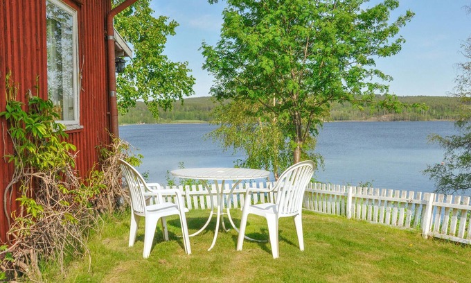 Amotfors House | Idyllic vacation home with lake view and private pier.
