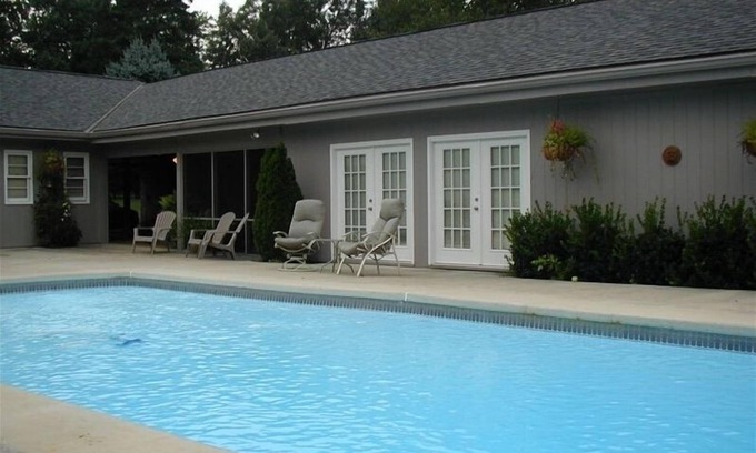 Maryville Cottage | If You Want Much More Than a Hotel Room in Maryville, Tn