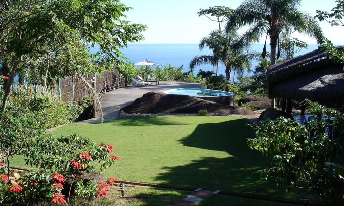 Praia de Taubate House | Ihabela, Brazil