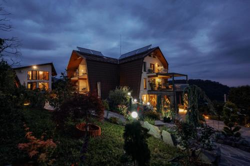 Agapia House | Ikabane