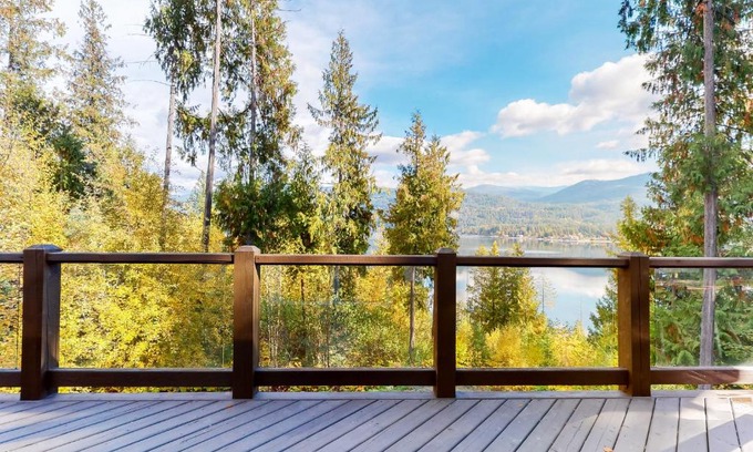 Christina Lake House | IKES Retreat
