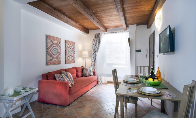 Tresana Apartment | Il Borgo di Tresana Alessandro, free Wi-Fi, professional cleaning