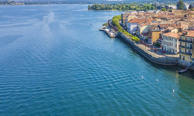 Arona Apartment | Il Nido Del Cigno Pied dans l'eau, Arona, Italy