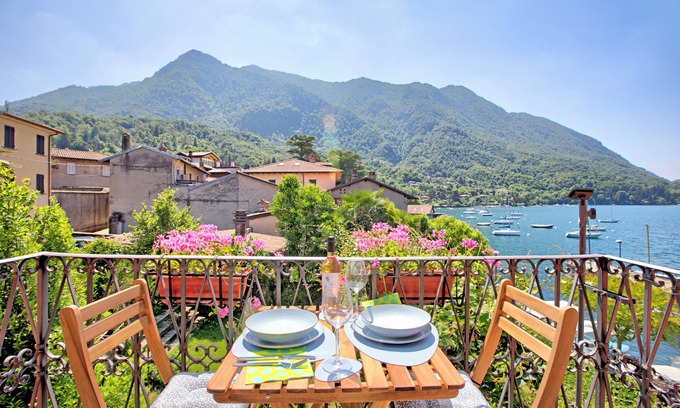 Calde Apartment | Il Porticciolo Lake Front, Castelveccana, Italy