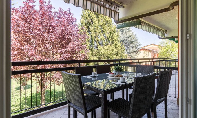 Pieve Vecchia Apartment | Il Professore: front lake apartment