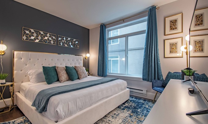 Belltown Condo | Immaculate Modern 2BR Condo with Pool & Parking!