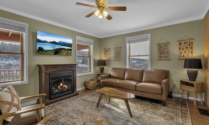 Great Valley Cabin | Immersive Mountain Views : Ellicottville, Holiday Valley. Fireplace, King Beds.