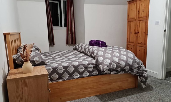Trafford House | Impeccable 4-Bed House Near Manchester City Centre