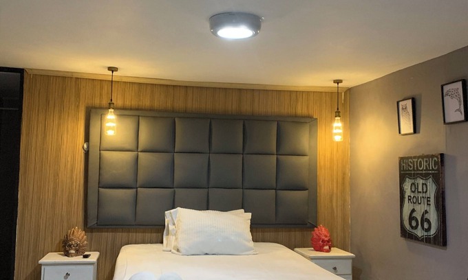 Zona Rosa Apartment | Imperial Palace 8 Bedrooms Apt @lleras 301