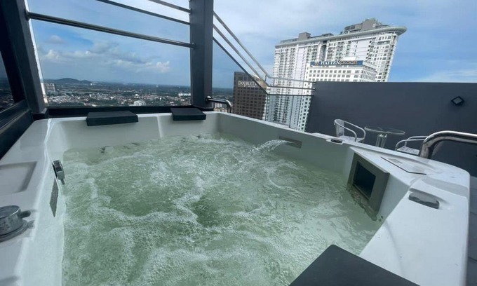 Taman Melaka Raya Apartment | Imperio Residence Melaka - Private Jacuzzi with Seacityview stay with Wifi
