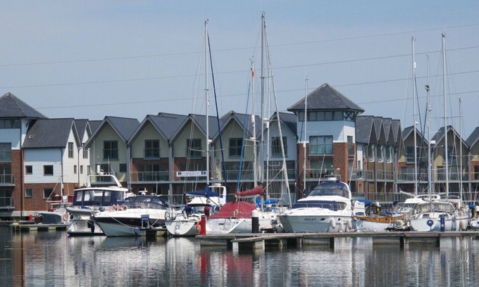 Whippingham House | Imposing and unique waterside marina house in rural setting, close to amenities