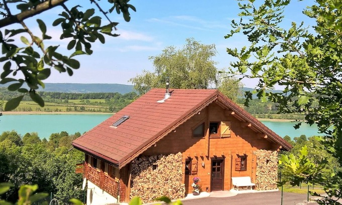 Clairvaux-les-Lacs House | In Clairvaux-Les-Lacs: 35m2 suite overlooking the lakes!
