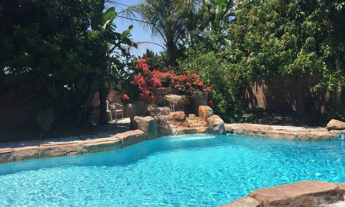 Southwest Anaheim House | In front the Anaheim Convention Center and 30 min walking distance to Disney.