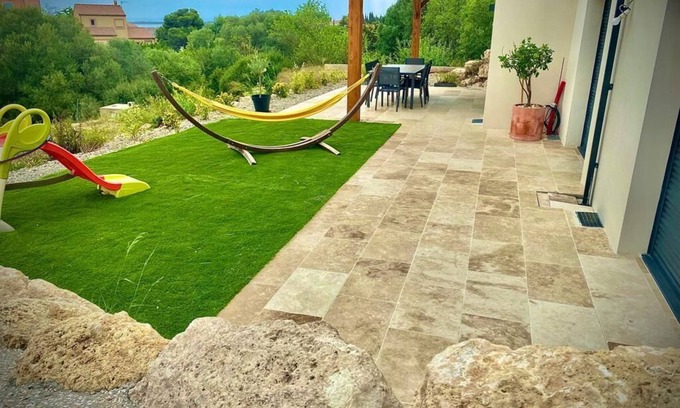 Leucate House | In Leucate village, accommodation 100 m2 sea view in garrigue.