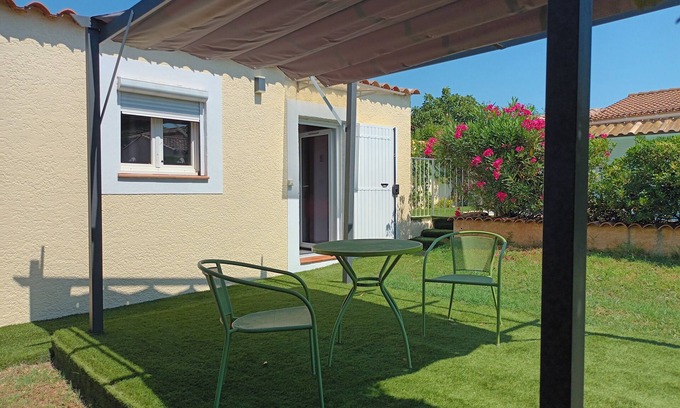 Rognac Apartment | In Provence, beautiful independent studio, fully equipped
