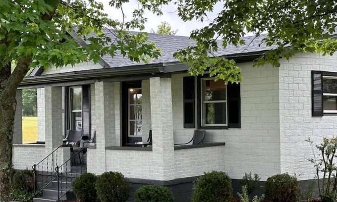Mariah Hill House | In the country just minutes from Holiday World!