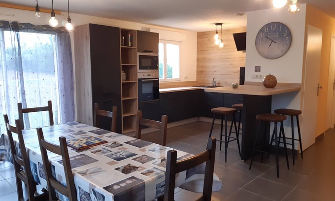 Pouillon Apartment | In the countryside, 4-bedroom apartment with swimming pool