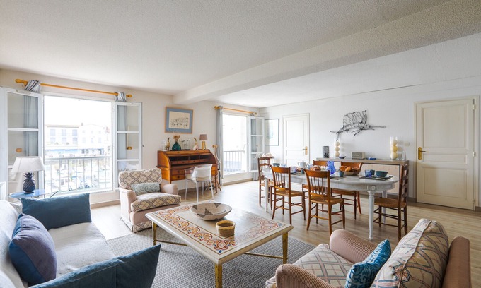 Saint-Martin-de-Re Apartment | In the heart of the port, unique view, flat for 6