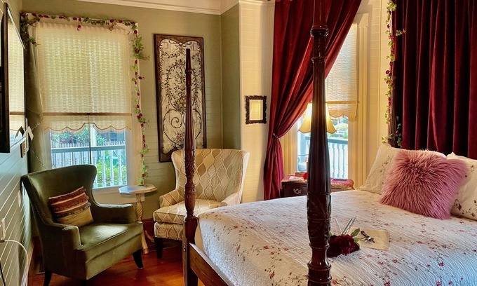 Historic Downtown Apalachicola House | In the Heart of Apalachicola~Walk Everywhere!~Vintage Rose Suite~Majestic Jewel