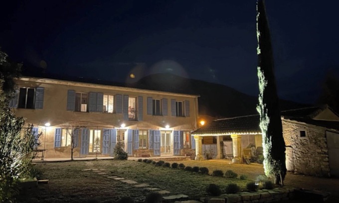 Rustrel House | In the heart of the Luberon and the Colorado Provençal, former school completely renovated
