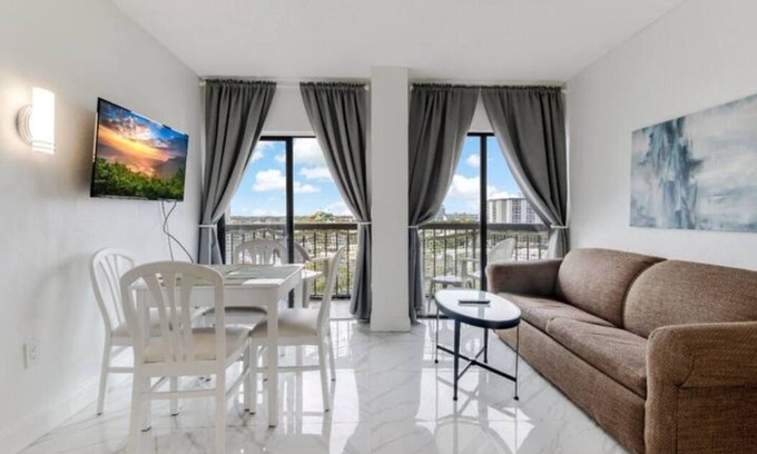 Southwest Orlando Apartment | In the middle of the fun CLOSE TO UNIVERSAL International drive 2 bedroom suite