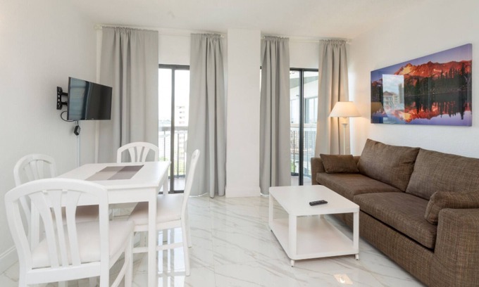 Southwest Orlando Condo | In the middle of the fun CLOSE TO UNIVERSAL International drive 2 bedroom suite