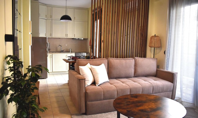 Kalamaria Condo | In the most beautiful area of Thessaloniki, in Aretsou Kalamaria . 1G Internet.