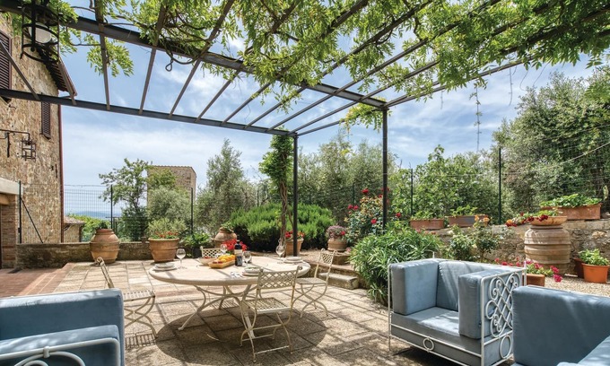 Monticchiello Apartment | In the old town of Monticchiello, where about 90 people live, lies this charming vacation apartment.