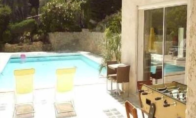 Cassis Apartment | In villa beautiful air-conditioned duplex poolside/garden 4 adults+garage.