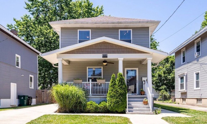 Oakley House | Incredible 3 bed Oakley Square Charmer! Enjoy everything Oakley! Best location!