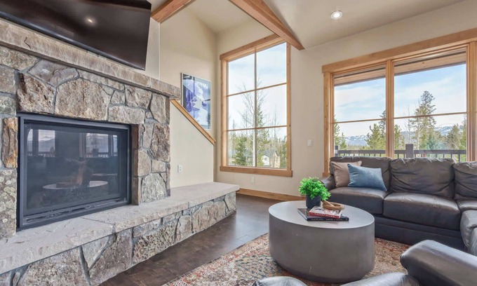 Wildernest House | Incredible 4BR Tranquil Setting & Space to Spare!