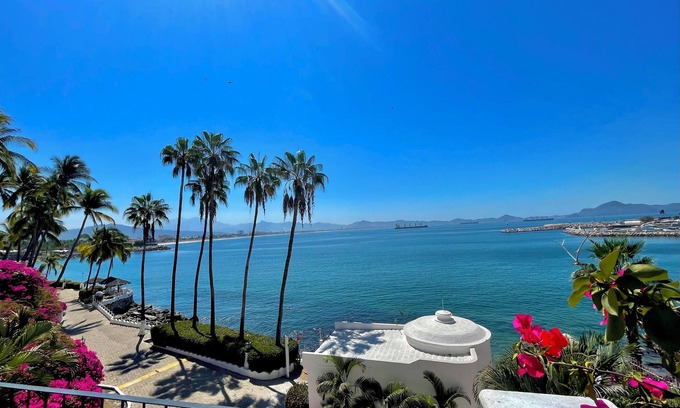 Las Hadas Condo | Incredible Ocean Front Condo with Amazing Views at Condomios Playasol Las Hadas